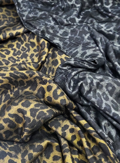 M. shiny leopard BLACK - geweven viscose blend