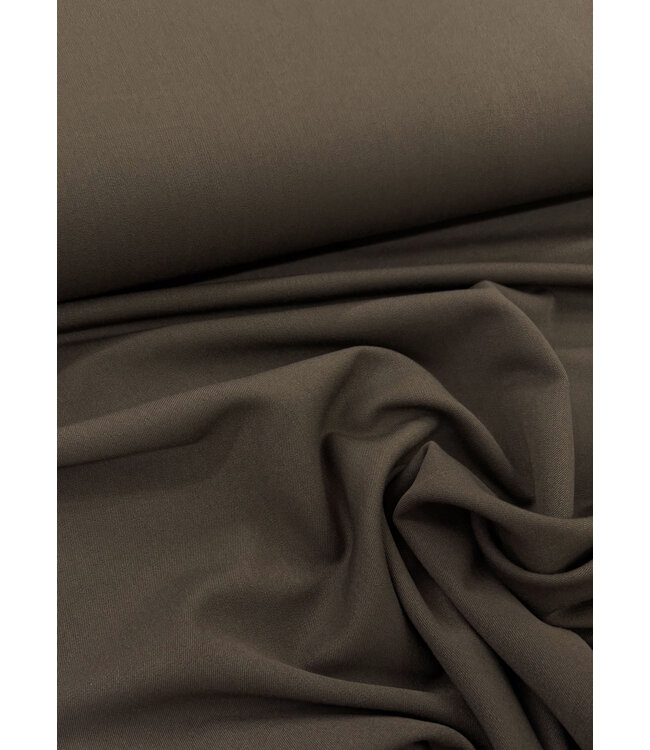 Madeline donkerbruin soepelvallende gabardine