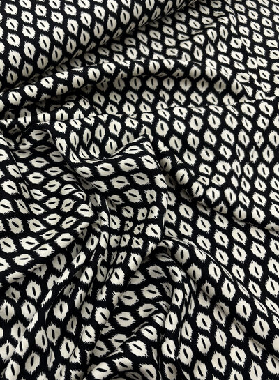 Madeline Ikat print zwart - satijn viscose