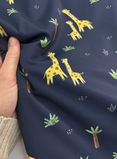 Madeline Giraf - marineblauw - softshell