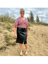 Madeline black leather with structure - perfect for skirts or trousers