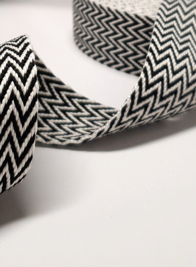 zwart en wit - chevron - tassenband 38 mm