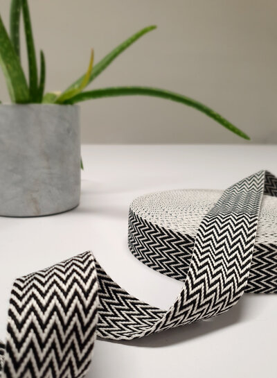 black and white - chevron - bag strap 38 mm