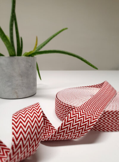 red and white - chevron - bag strap 38 mm