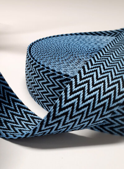 blauw en zwart - chevron - tassenband 38 mm