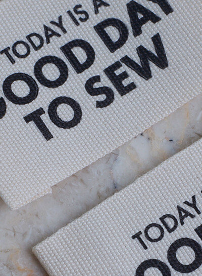 Atelier Brunette Today is a good day to sew - kledinglabel 5 stuks