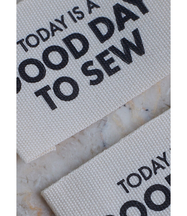 Atelier Brunette Today is a good day to sew - kledinglabel 5 stuks
