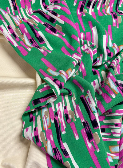 Madeline color your life - groen en fuchsia - viscose met geweven structuur