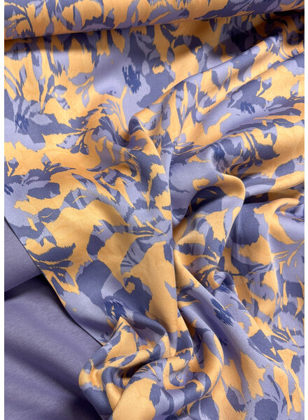 Madeline zacht roze en lila bloemen - viscose satijn