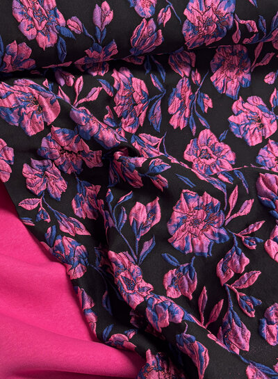 M. fuchsia roze bloemen op zwarte achtergrond -  geweven jacquard
