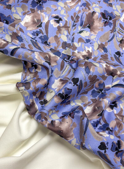 gebroken wit soepelvallende gabardine