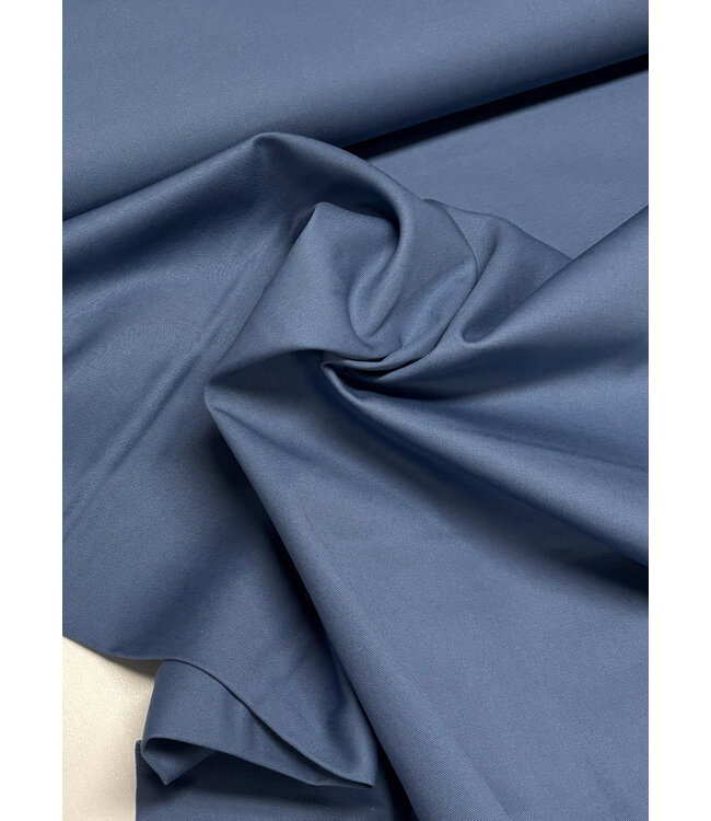 Madeline jeansblauw katoen gabardine - vast en stevig geweven - trenchcoat stof (niet waterproof)