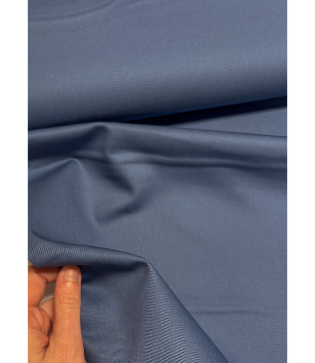 Madeline jeansblauw katoen gabardine - vast en stevig geweven - trenchcoat stof (niet waterproof)