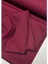 Madeline bordeaux katoen gabardine - vast en stevig geweven - trenchcoat stof (niet waterproof)