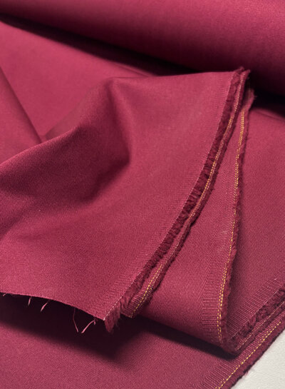 Madeline bordeaux katoen gabardine - vast en stevig geweven - trenchcoat stof (niet waterproof)