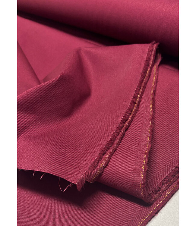 Madeline bordeaux katoen gabardine - vast en stevig geweven - trenchcoat stof (niet waterproof)