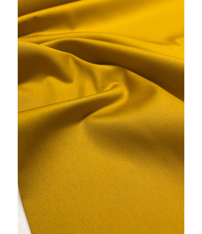 Madeline oker katoen gabardine - vast en stevig geweven - trenchcoat stof (niet waterproof)