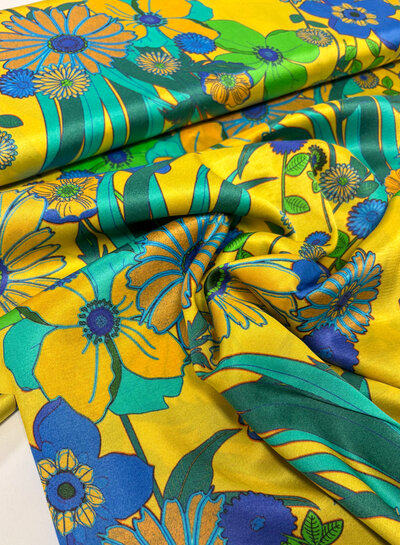 Marylene Madou flowers - geel - prachtige satijnviscose