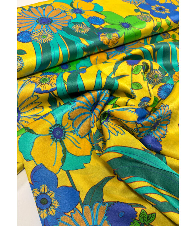 Marylene Madou flowers - geel - prachtige satijnviscose