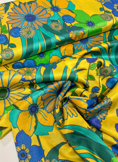 Marylene Madou flowers - geel - prachtige satijnviscose