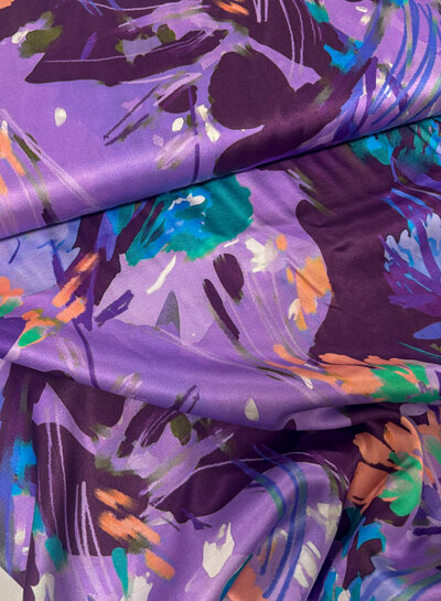 Marylene Madou Violet bloemenveld - prachtige satijnviscose