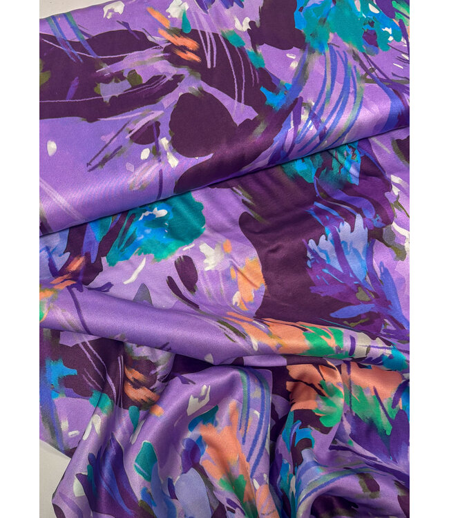 Marylene Madou Violet bloemenveld - prachtige satijnviscose