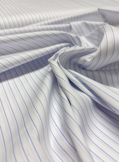 Madeline pine stripe - wit met blauw streepje hemdenkatoen