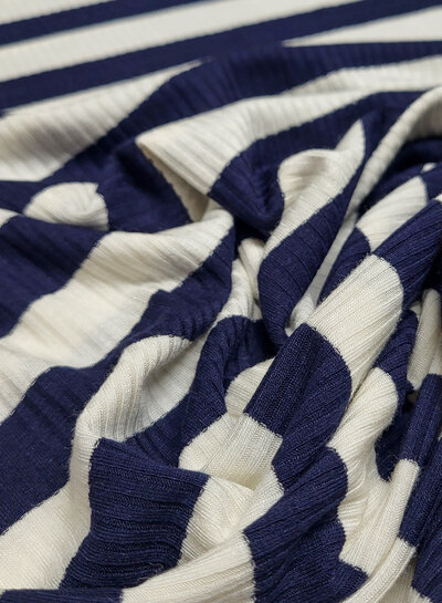 viscose tricot met platte ribbel - marine blauw gestreept
