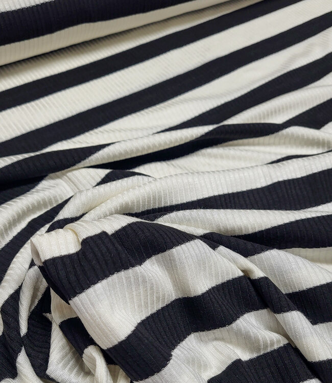 viscose tricot met platte ribbel - zwart gestreept