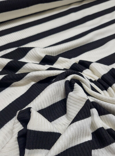 viscose tricot met platte ribbel - zwart gestreept