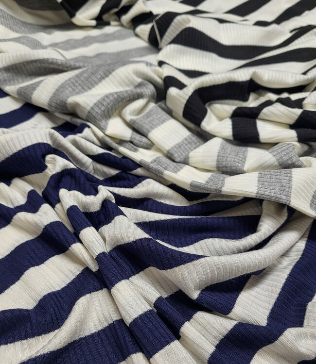 viscose tricot met platte ribbel - zwart gestreept
