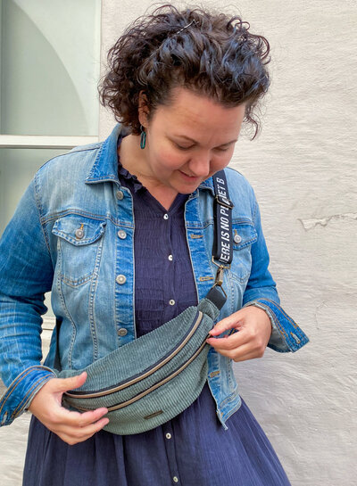 hip fanny pack Sunday 11/30/2025