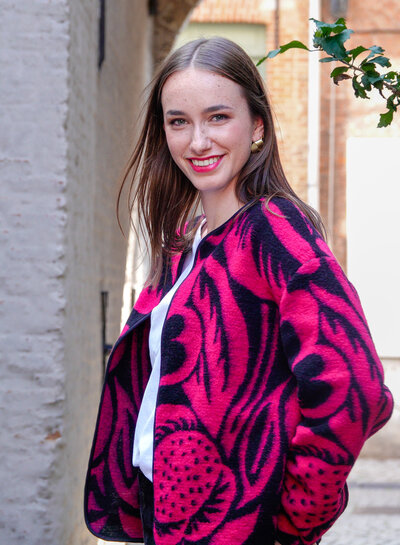 Atelier Jupe wollen Teddy bloemenstof zwart en fuchsia