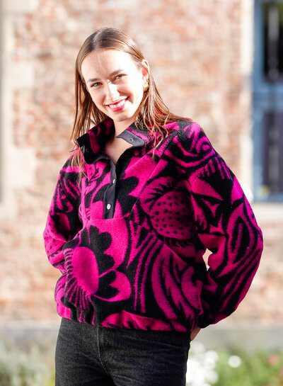 Atelier Jupe wollen Teddy bloemenstof zwart en fuchsia