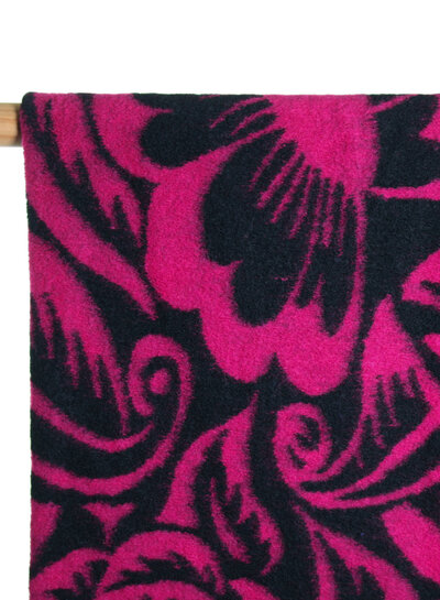 Atelier Jupe wollen Teddy bloemenstof zwart en fuchsia