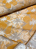 oker champagnekleurige bloemen  met subtiele glans - jacquard