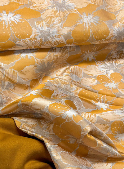 oker champagnekleurige bloemen  met subtiele glans - jacquard
