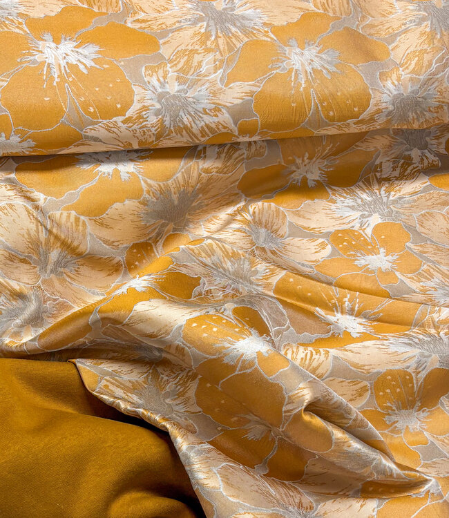 oker champagnekleurige bloemen  met subtiele glans - jacquard