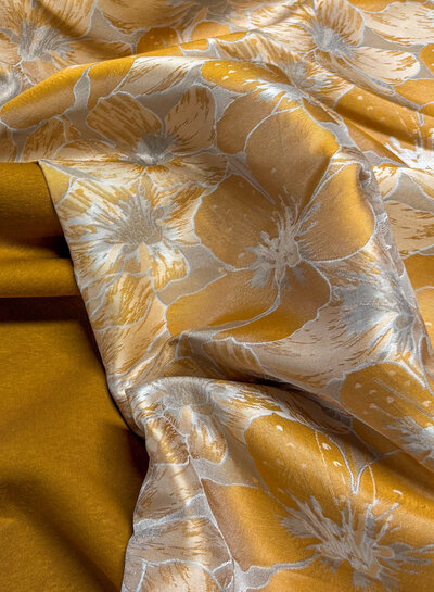 oker champagnekleurige bloemen  met subtiele glans - jacquard