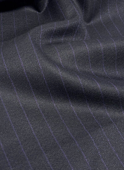 nachtblauw met zacht lila pinestripe -  geweven bamboe blend - heel soepelvallende stof en geen kreuk