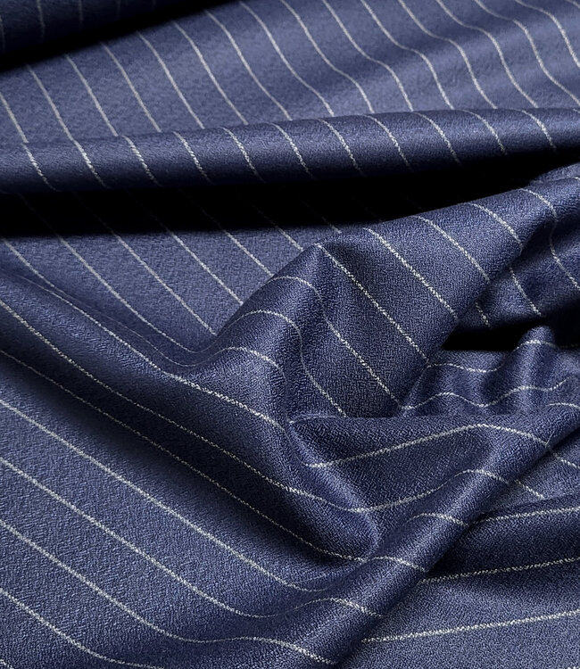indigo blauw met grijze pinestripe -  geweven bamboe blend - heel soepelvallende stof en geen kreuk
