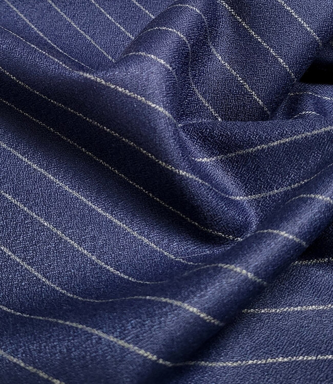 indigo blauw met grijze pinestripe -  geweven bamboe blend - heel soepelvallende stof en geen kreuk