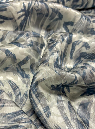 viscose met ingeweven leopard motief - blauw en gebroken wit jungle