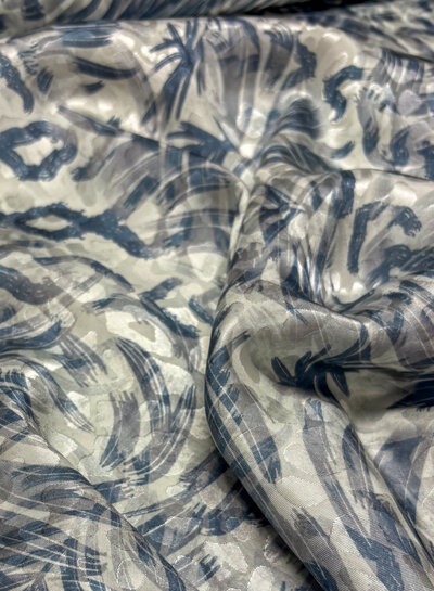 viscose with woven leopard motif - blue and off-white jungle