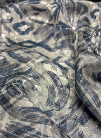 viscose with woven leopard motif - blue and off-white jungle