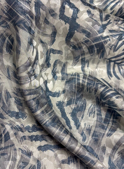 viscose met ingeweven leopard motief - blauw en gebroken wit jungle