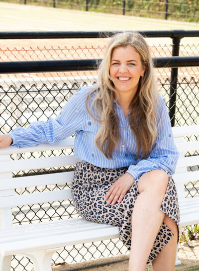 Poppy fabrics broderie en pailletten - blauw en wit gestreepte katoen