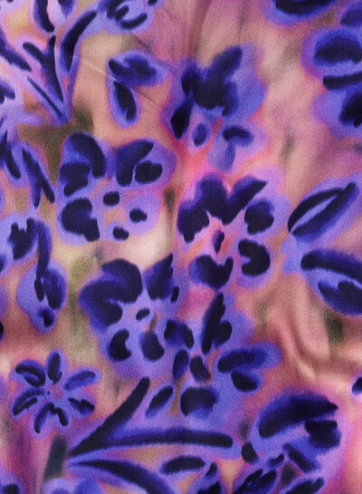 Poppy fabrics paarse bloemenpracht - satijn katoen