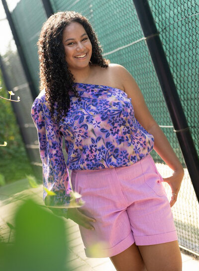 Poppy fabrics paarse bloemenpracht - satijn katoen