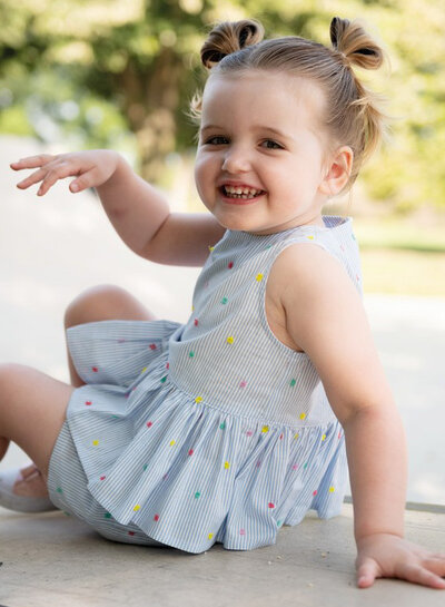 Poppy fabrics Dobby blauw gestreepte katoen met kleurrijke plukjes